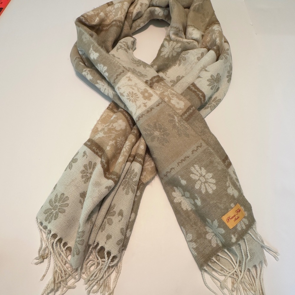 Primo Filo Italia Scarf Made in Italy Beige Floral Snowflake Fringe Wrap Shawl